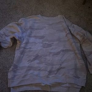 american eagle white and grey camo sweatshirt - size medium, fits large